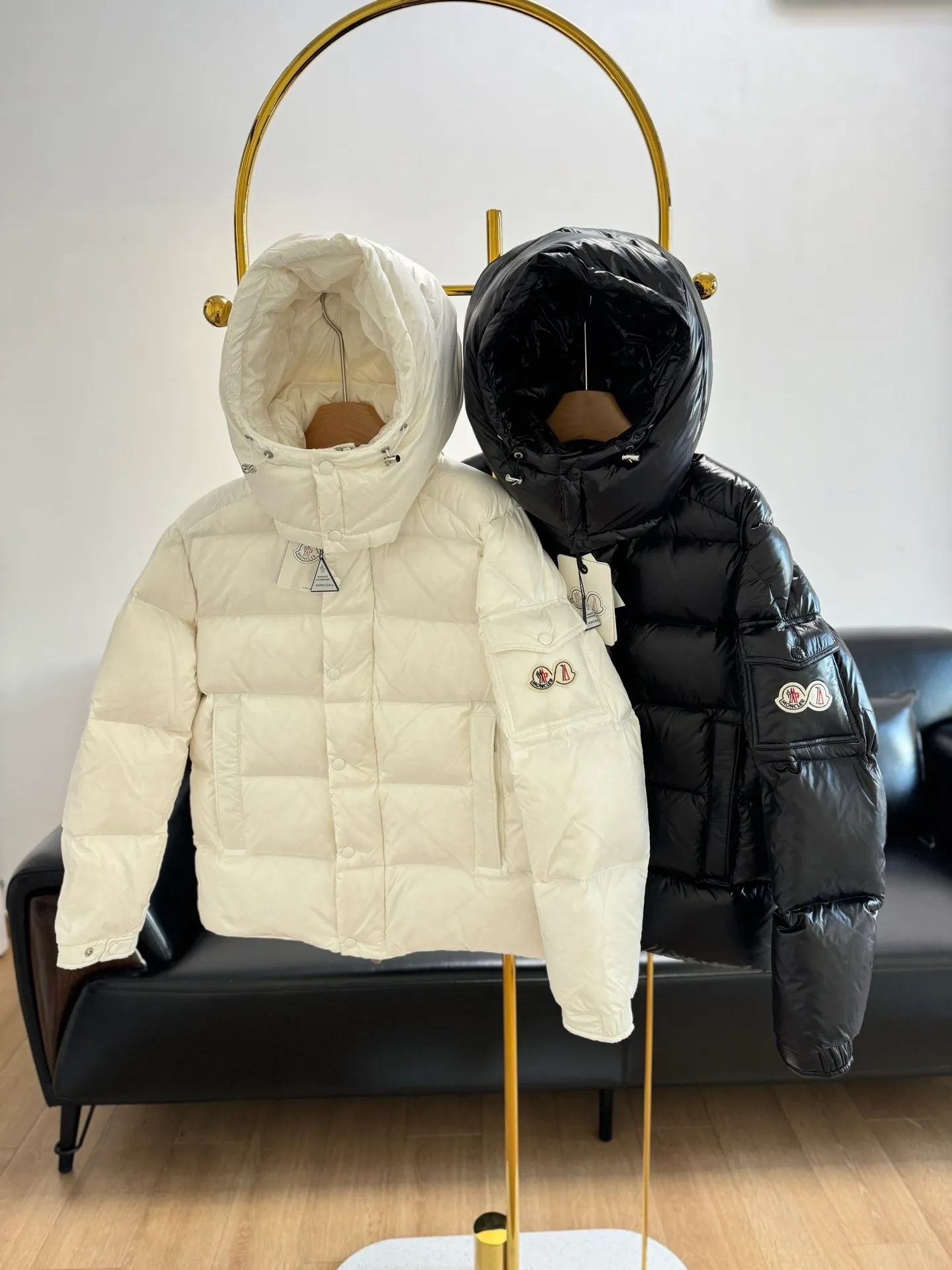 P390 Moncler/ 2026 70 、 。 DNA ， ， 。 Classic ， 、 。 Classic 70 。 Quality， 90 ，Premium Quality ， ，Black ！ Sizes M-3XL